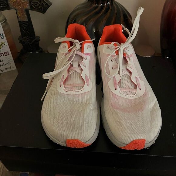 Altra Rivera White and Red Running Shoes size 9.5 - Picture 2 of 5